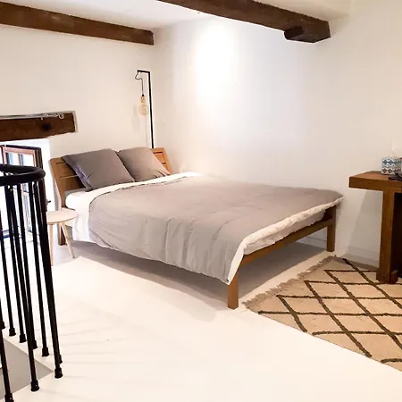 2 Bedrooms Hyper Quiet Pedestrian Historic Center